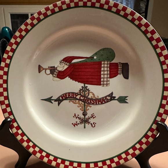 CHRISTMAS MARKDOWN!!  Festive Magic of Santa plates by Debbie Mumm - Picture 4 of 6